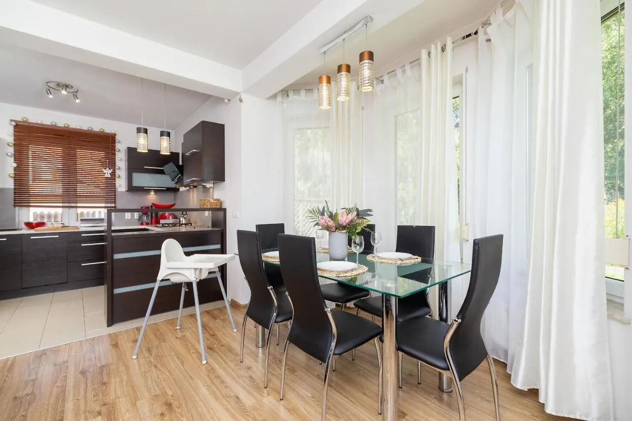 Three-Bedroom Holiday House Krakow Czarnochowice By Renters Дом отдыха